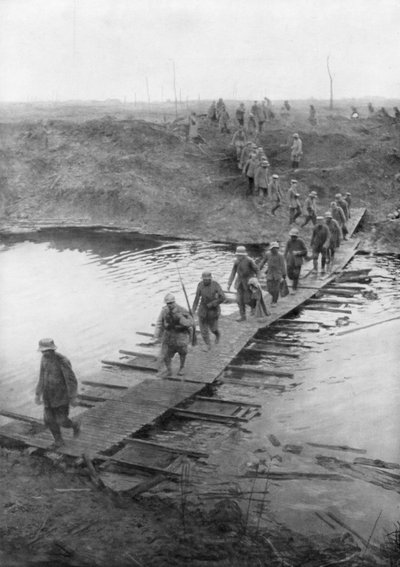 السجناء الألمان على مسار البطة في قناة Yser ، بلجيكا ، 31 يوليو 1917 بواسطة غير معروف