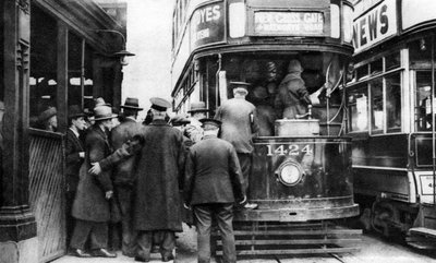 الوصول إلى ترام في بلكفريرس ، لندن ، 1926-1927 بواسطة غير معروف