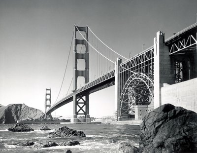 جسر البوابة الذهبية 1950 ، كاليفورنيا (صورة b / w) بواسطة غير معروف