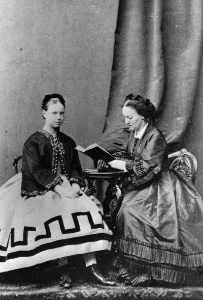 الدوقة الكبرى ماريا ألكسندروفنا الروسية مع آنا تيوتشيفا ، 1864 بواسطة غير معروف