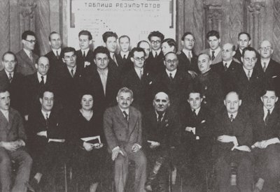صورة جماعية للمشاركين في بطولة الشطرنج الدولية الثانية ، موسكو 1935 ، 1935 بواسطة غير معروف