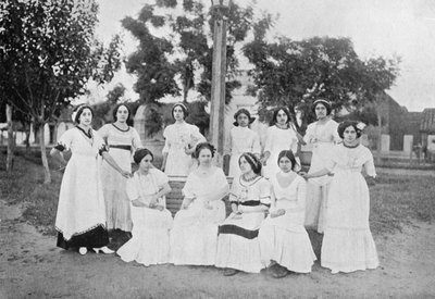مجموعة نساء باراغواي ، كارابيجوا ، باراغواي ، 1911 بواسطة غير معروف