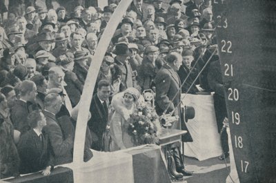 صاحب السمو الملكي دوقة يورك مع دوق يورك ، بإطلاق ستراثمور في 4 أبريل 1935 ، 1936 بواسطة غير معروف