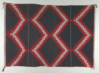 سجادة Hubbell-style Revival مع Moki Moqui Stripes ، c. 1890-1910. بواسطة غير معروف