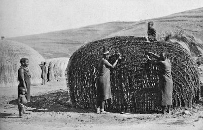 مبنى الكوخ في Zululand ، 1912 بواسطة غير معروف