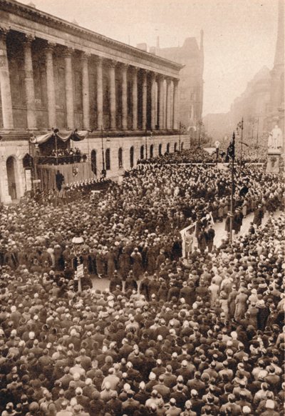 في برمنغهام: الملك إدوارد الثامن. أعلنت في ثاني أكبر مدينة في إنجلترا عام 1936 بواسطة غير معروف