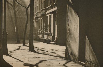 في خزانة الملابس ، بنيت على موقع المتحف الملكي ، c1935. بواسطة غير معروف