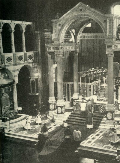 في كاتدرائية وستمنستر ، c1948. بواسطة غير معروف