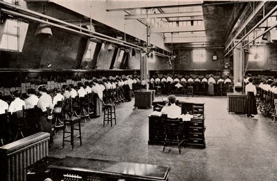 في مقسم هاتفي كبير ، c1916 بواسطة غير معروف