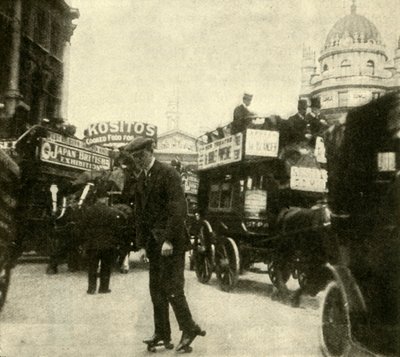 في خضم حركة المرور من قصر القصر ، 1910. بواسطة غير معروف