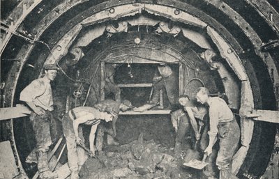 داخل Greathead Tunneling Shield ، 1926 بواسطة غير معروف