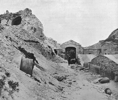 داخل قلعة سيد البحر المدمرة ، 1915 بواسطة غير معروف