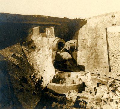 الجزء الداخلي من دبابة تمزقها ، c1914-c1918 بواسطة غير معروف