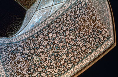 منظر داخلي لقوس ، مسجد الشيخ لطف الله ، أصفهان ، بلاد فارس ، c1615 بواسطة غير معروف