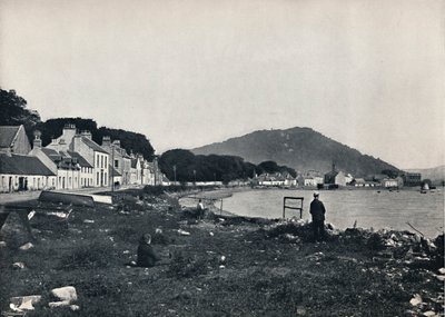 Inveraray - المدينة وتلة Duniquoich ، 1895 بواسطة غير معروف