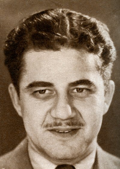 إيرفينغ آشر ، منتج أفلام ومدير إداري للمشاريع البريطانية لشركة Warner Brothers ، 1933 بواسطة غير معروف
