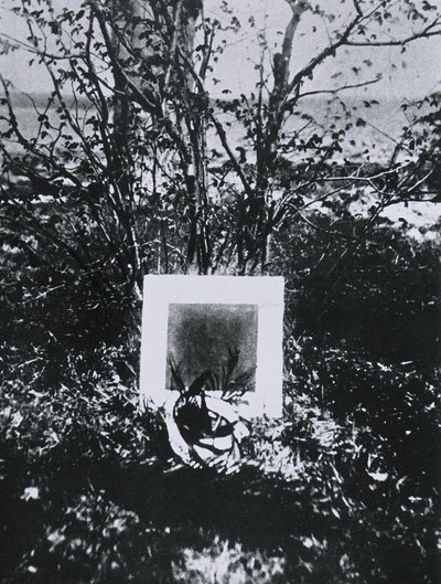 Kazimir Malevichs Grave at Nemchinovka بواسطة غير معروف
