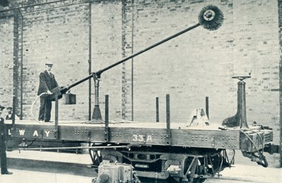 الحفاظ على نظافة الأنفاق ، 1922. بواسطة غير معروف