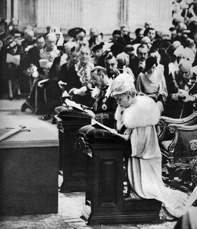 الملك جورج الخامس والملكة ماري في كاتدرائية القديس بولس ، خدمة الشكر لليوبيل الفضي ، 1935 بواسطة غير معروف