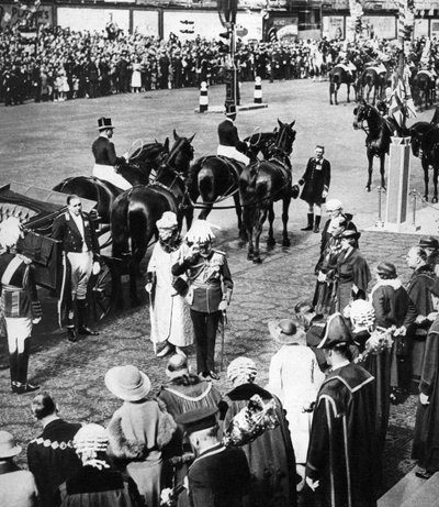 الملك جورج الخامس وعمدة شمال لندن الأحياء في ماريليبون ، اليوبيل الفضي ، 1935 بواسطة غير معروف