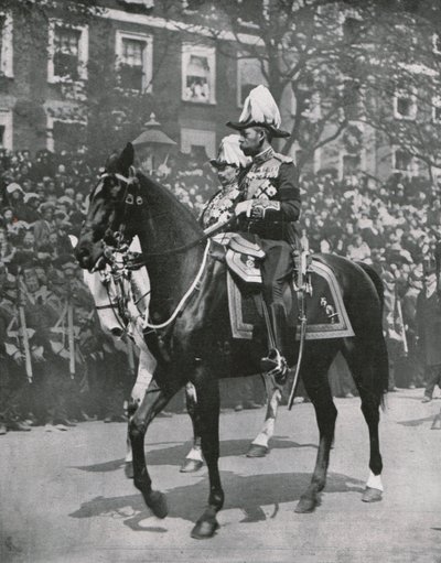 الملك جورج الخامس في جنازة والده الملك إدوارد السابع ، لندن ، 20 مايو 1910. بواسطة غير معروف