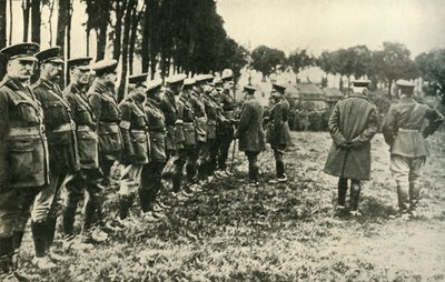 الملك جورج الخامس يزور القوات المتحالفة على خط الجبهة ، الحرب العالمية الأولى ، 1915 ، c1920. بواسطة غير معروف