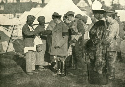 الملك جورج والملكة ماري يزوران الجنود الجرحى ، الحرب العالمية الأولى ، 1915 ، c1920. بواسطة غير معروف