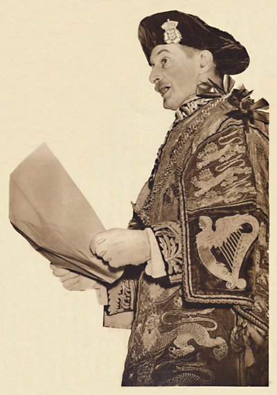 ملوك الأسلحة يعلنون ملكًا ، 1936 ، 1937 بواسطة غير معروف