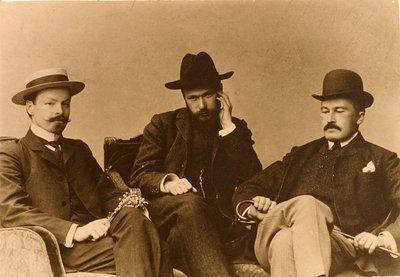 كونستانتين بالمونت ، سيرجي بولياكوف ومودست دورنوف ، الشعراء الروس ، 1904 بواسطة غير معروف