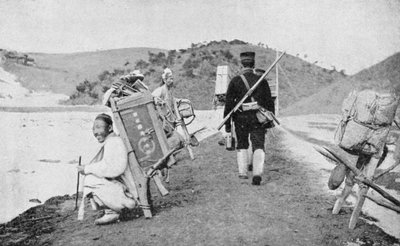 الحمالون الكوريون هم الحمالون للجنود اليابانيين ، الحرب الروسية اليابانية ، 1904-5 بواسطة غير معروف