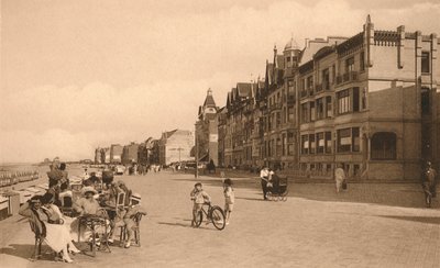 لا ديج ، The Promenade ، c1900. بواسطة غير معروف