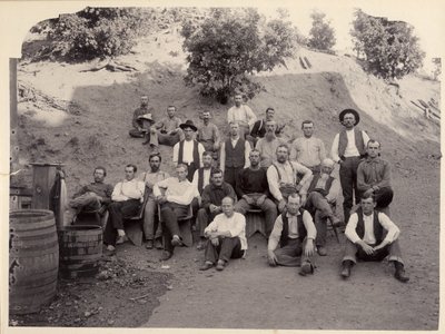 طاقم La Grange Mine Crew ، كاليفورنيا ، القرن العشرين. بواسطة غير معروف