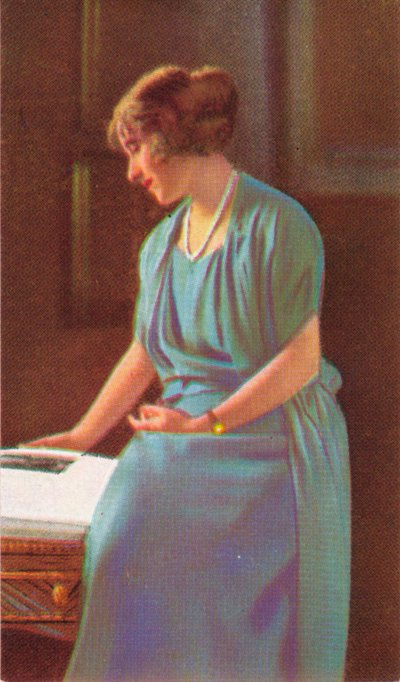 سيدة اليزابيث باوز ليون 1900-2002 بواسطة غير معروف