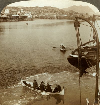 الهبوط من سفينة بخارية في بلد القطب الشمالي ، سفولفار ، جزر لوفوتين ، شمال النرويج ، c1905. بواسطة غير معروف