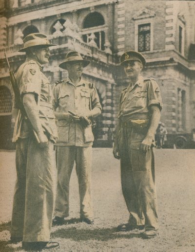 التقى قادة حملة بورما في رانغون بعد سقوط المدن في 3 مايو 1945 ، 1945 بواسطة غير معروف