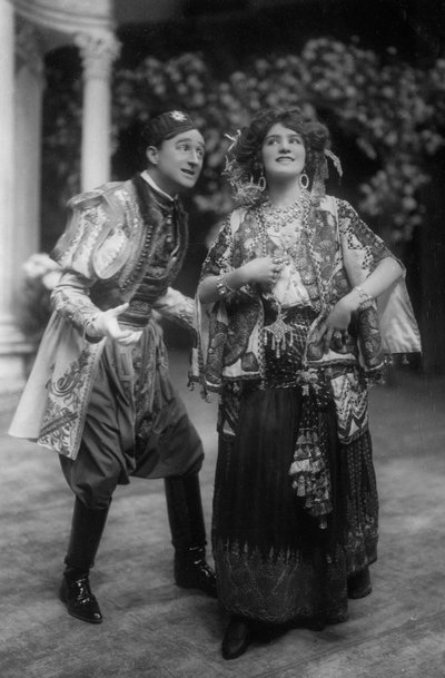 ليلي إلسي وجوزيف كوين في The Merry Widow ، c1907 بواسطة غير معروف