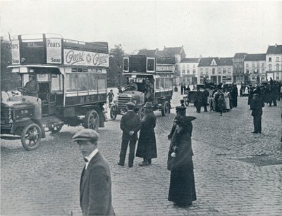 حافلات لندن المستخدمة في القارة لنقل القوات البريطانية ، ج .1914 بواسطة غير معروف
