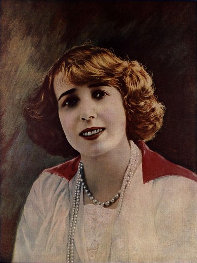 مدموزيل ميستيت ، 1913. بواسطة غير معروف