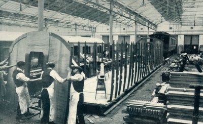 صنع عربة سكة حديد ، 1922. بواسطة غير معروف