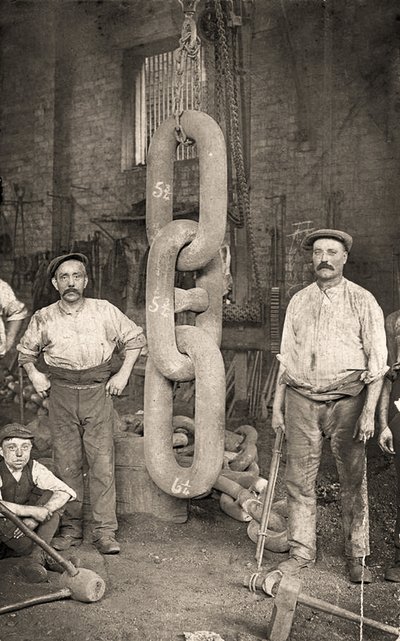 صنع سلسلة مرساة تيتانيك في Hingley & Sons ، حوالي 1909 (صورة) بواسطة غير معروف