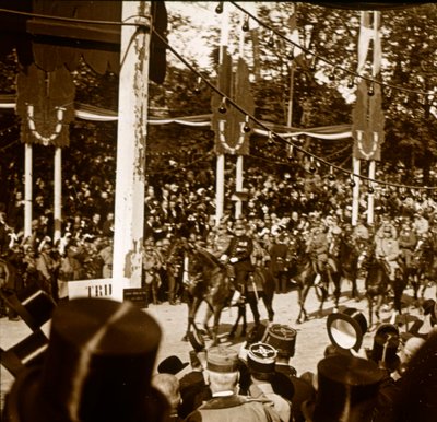 المارشال فرديناند فوش والجنرال جوزيف جوفر خلال موكب النصر ، باريس ، فرنسا ، 1918 بواسطة غير معروف