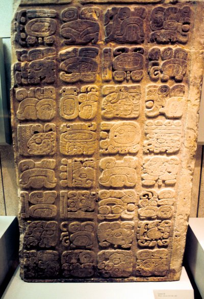 عتب المايا يسرد الأجيال التسعة من الحكام في Yaxchilan ، 450-550 بواسطة غير معروف