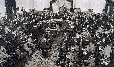 اجتماع SDN أو عصبة الأمم بتاريخ 10/06/1929 في قصر مجلس الشيوخ في مدريد ، إسبانيا. بواسطة غير معروف
