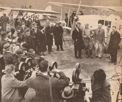 أعضاء البعثة في مطار هيستون ، 17 فبراير 1933 ، قبل مغادرتهم إلى الهند ، c1 بواسطة غير معروف