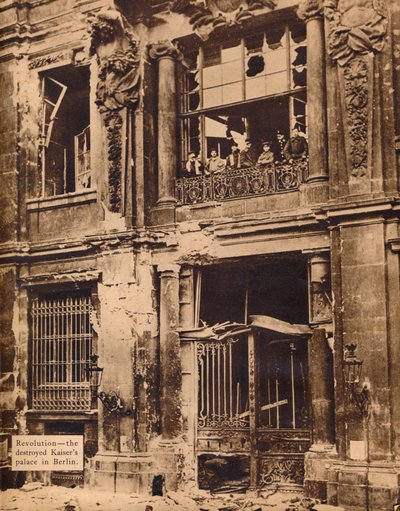 أعضاء القسم البحري الشعبي على شرفة قصر المدينة ، ديسمبر 1918 ، 1918 ، 193 بواسطة غير معروف