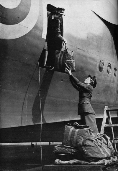 أعضاء WAAF الذين يخدمون في القيادة الساحلية ، c1940 1943 بواسطة غير معروف