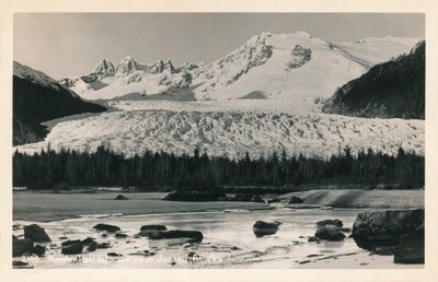 Mendenhall Glacier بالقرب من جونو ، ألاسكا ، c1940. بواسطة غير معروف