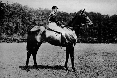 مينورو ، 1911 بواسطة غير معروف
