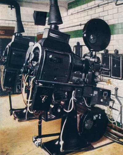 صندوق تشغيل السينما الحديثة ، 1938 بواسطة غير معروف