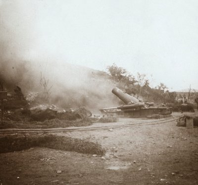 هاون أثناء العمل ، السوم ، شمال فرنسا ، c1914-c1918 بواسطة غير معروف